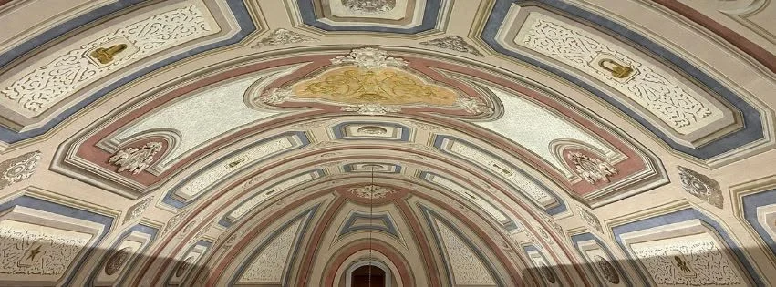 Pormenor do tecto restaurado da igreja